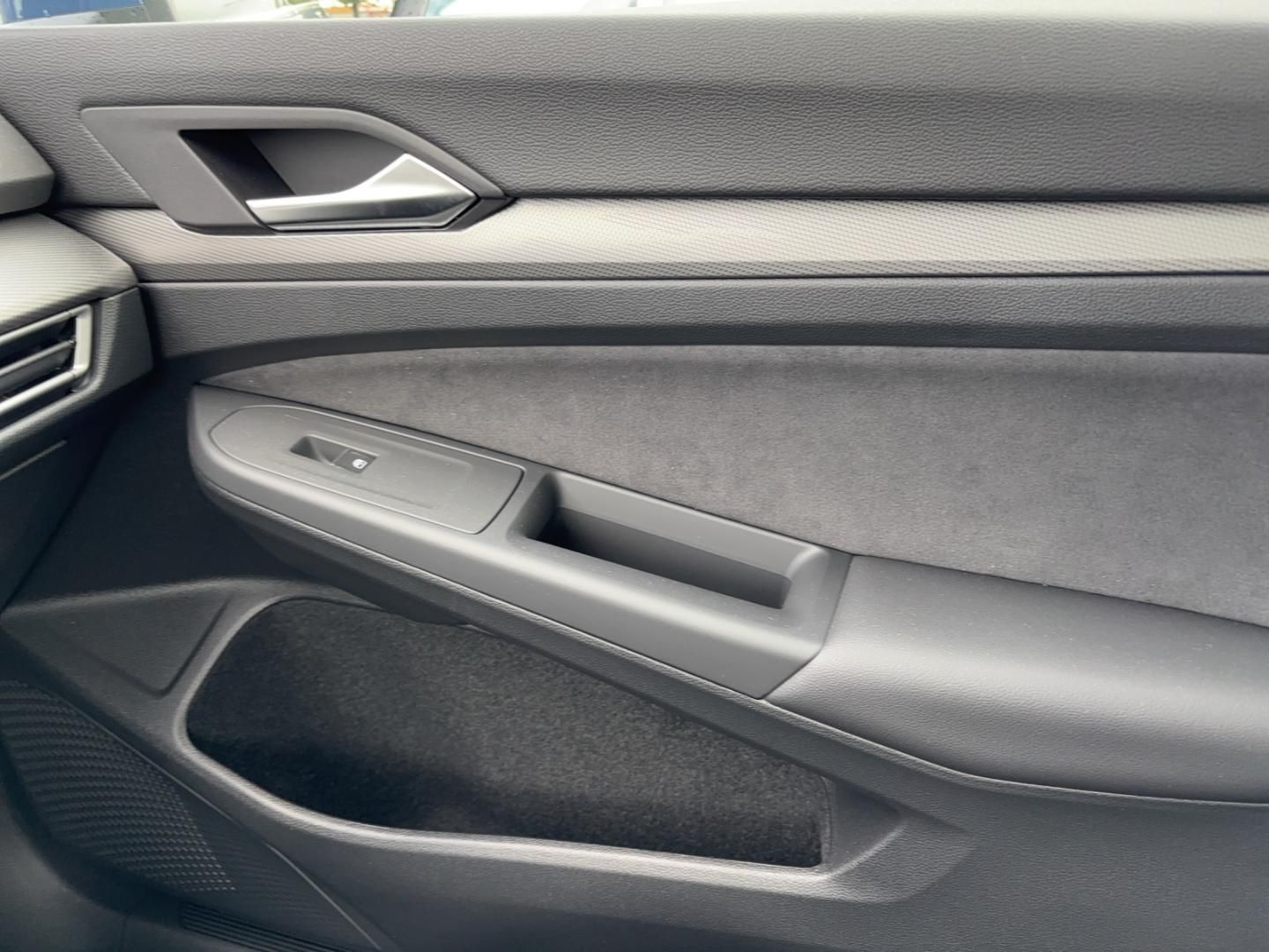 Fahrzeugabbildung Volkswagen Golf VIII 1.5 eTSI W Edition 50 AHK,HUD,Kamera