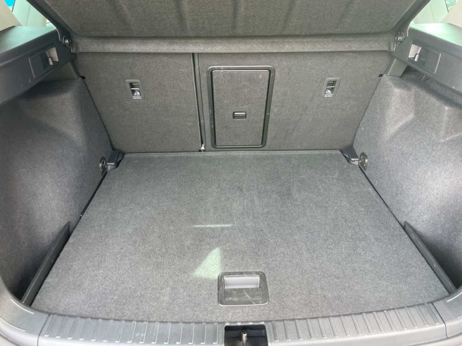 Fahrzeugabbildung SEAT Ateca 1.5 TSI FR AHK/LED/Kamera/Navi/ACC/GJR