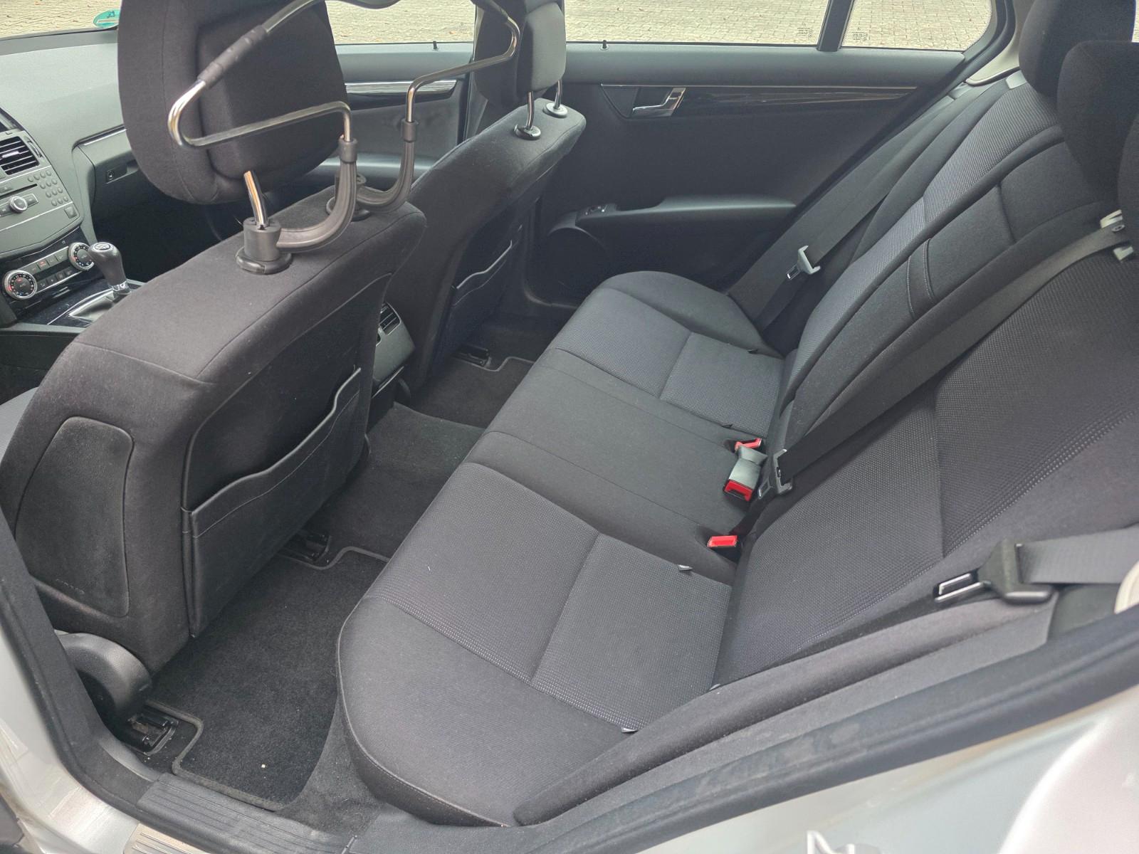 Mercedes-Benz C200 2010 — photo 9