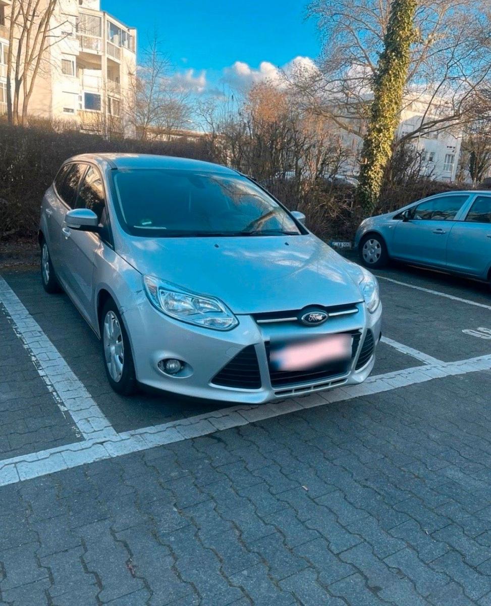 Ford Focus 2013 — rear view