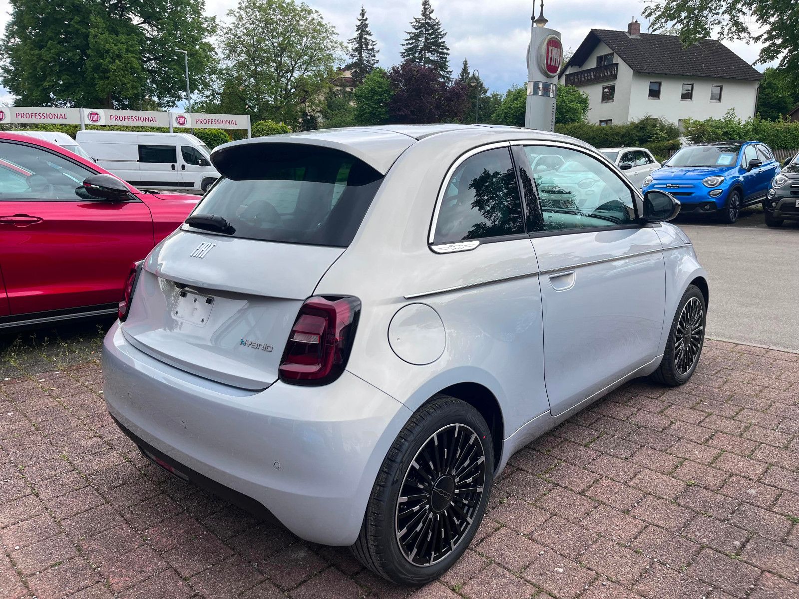 Fahrzeugabbildung Fiat 500 1.0 Hybrid FireFly 48 kW La Prima