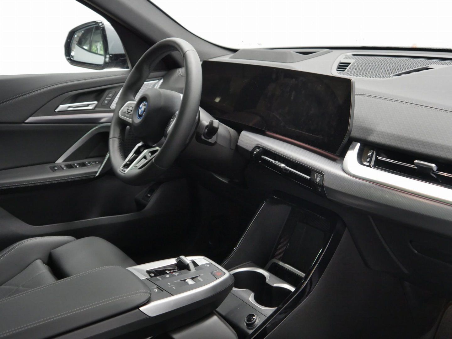 Fahrzeugabbildung BMW iX2 20" M LMR | M Sportpaket pro | Aktivsitz für