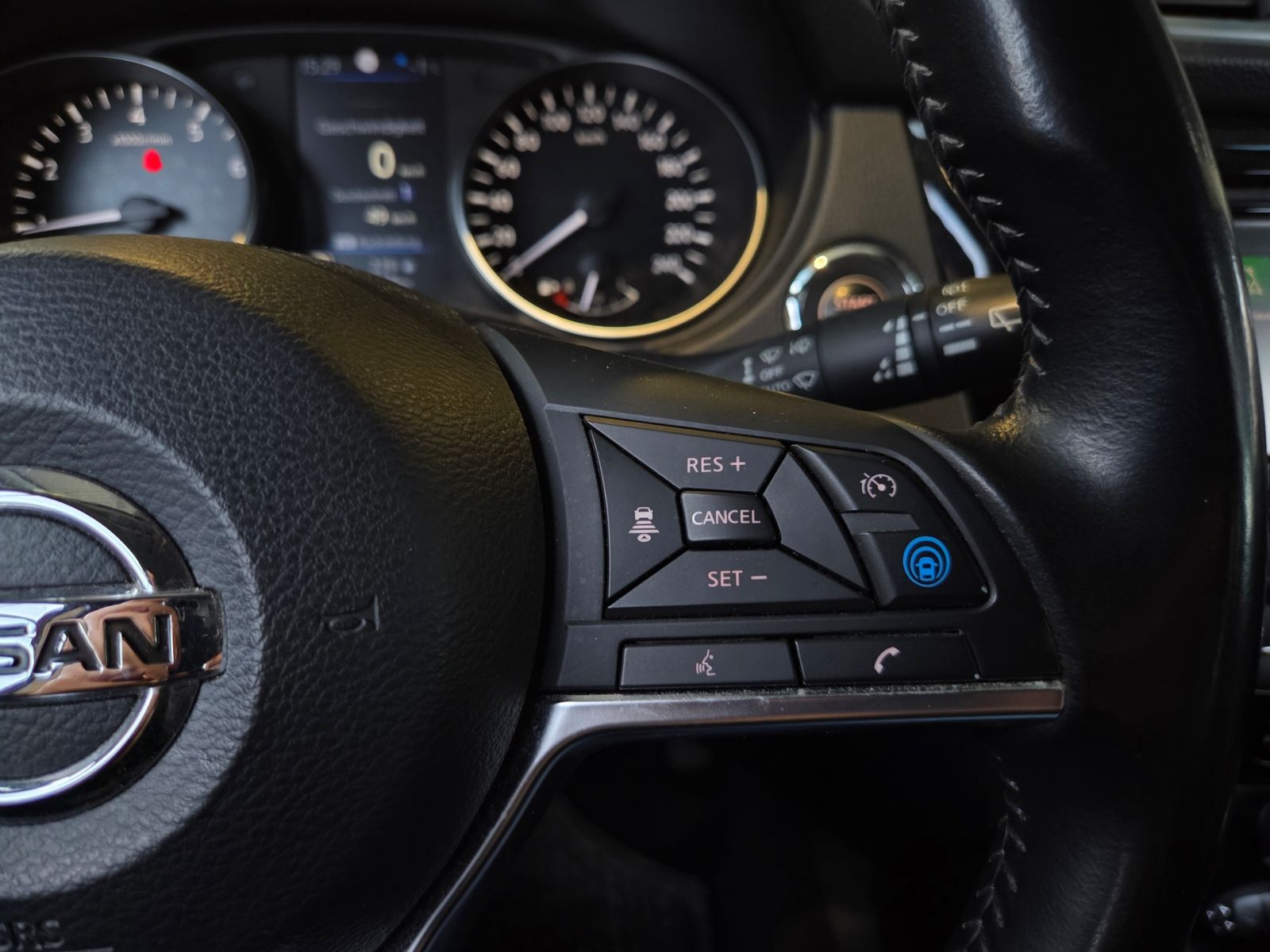 Fahrzeugabbildung Nissan Qashqai N-Connecta AHK LED NAV 360° SHZ ALU