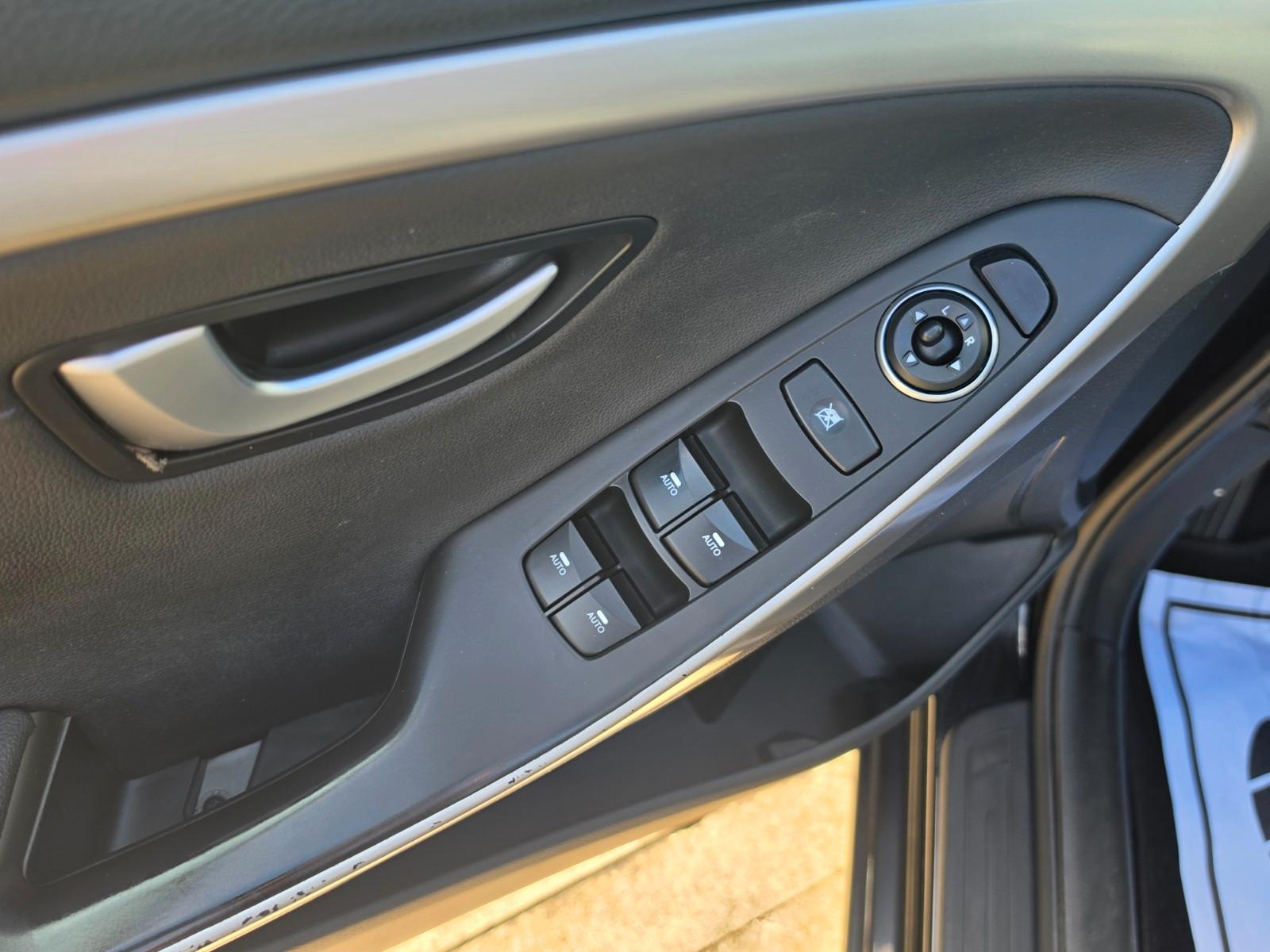 Hyundai i30 2015 — фото 14