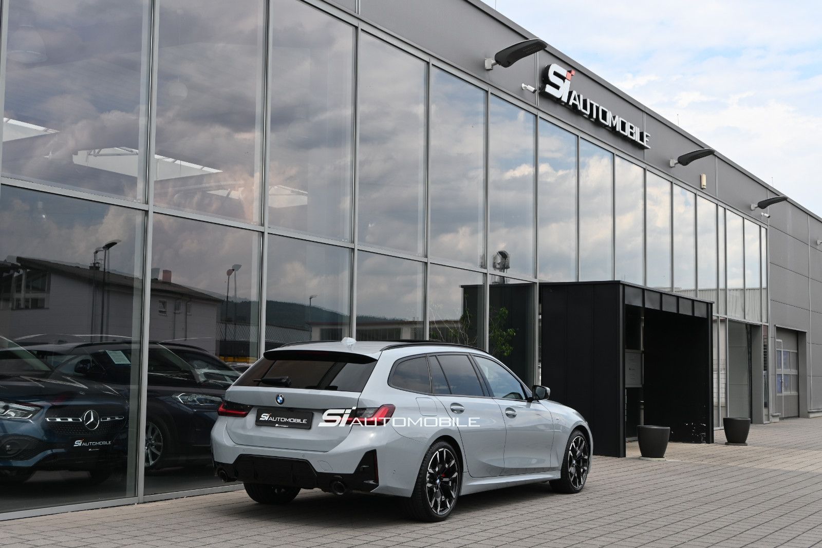 Fahrzeugabbildung BMW 320d xDr. Touring LCI M-Sport Pro °ACC°LEDER°H/K