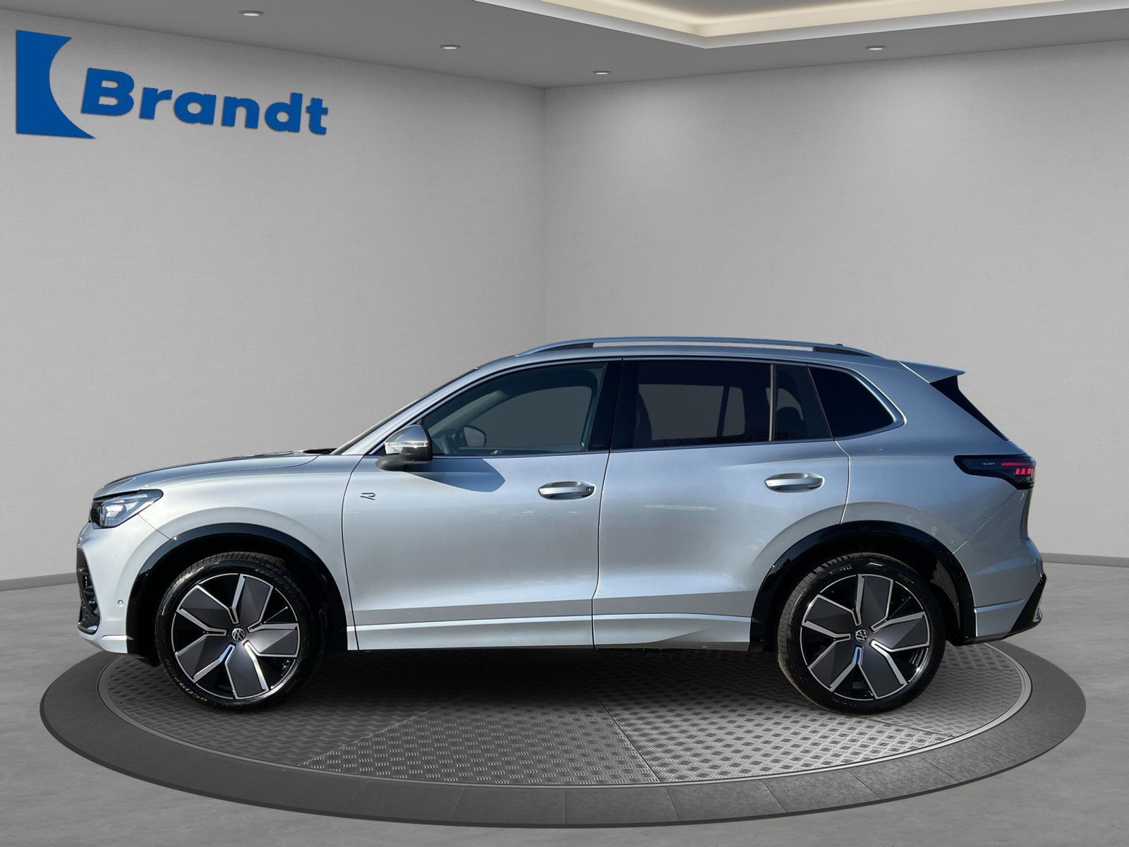 Volkswagen Tiguan 1.5 eTSI R-LINE DSG MATRIX KAMERA ACC AHK foto 2
