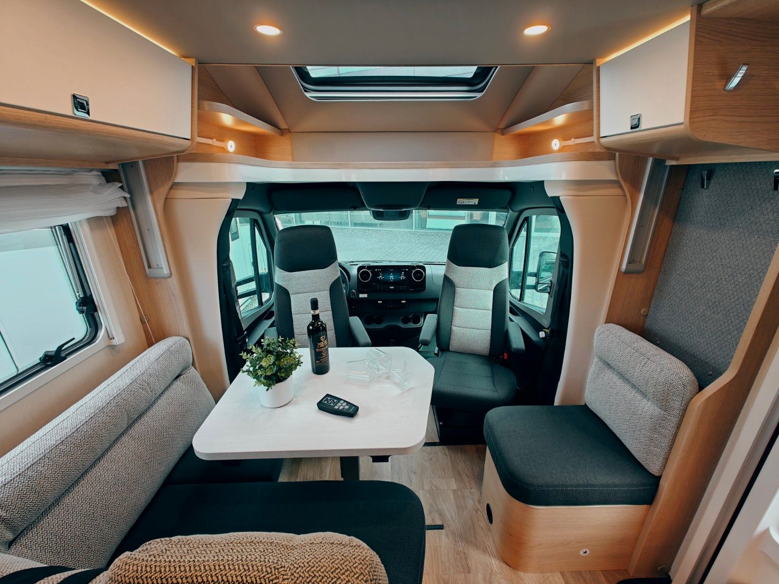 Fahrzeugabbildung HYMER / ERIBA / HYMERCAR B-KLASSE MC T 680 - AUS ERSTBESITZ