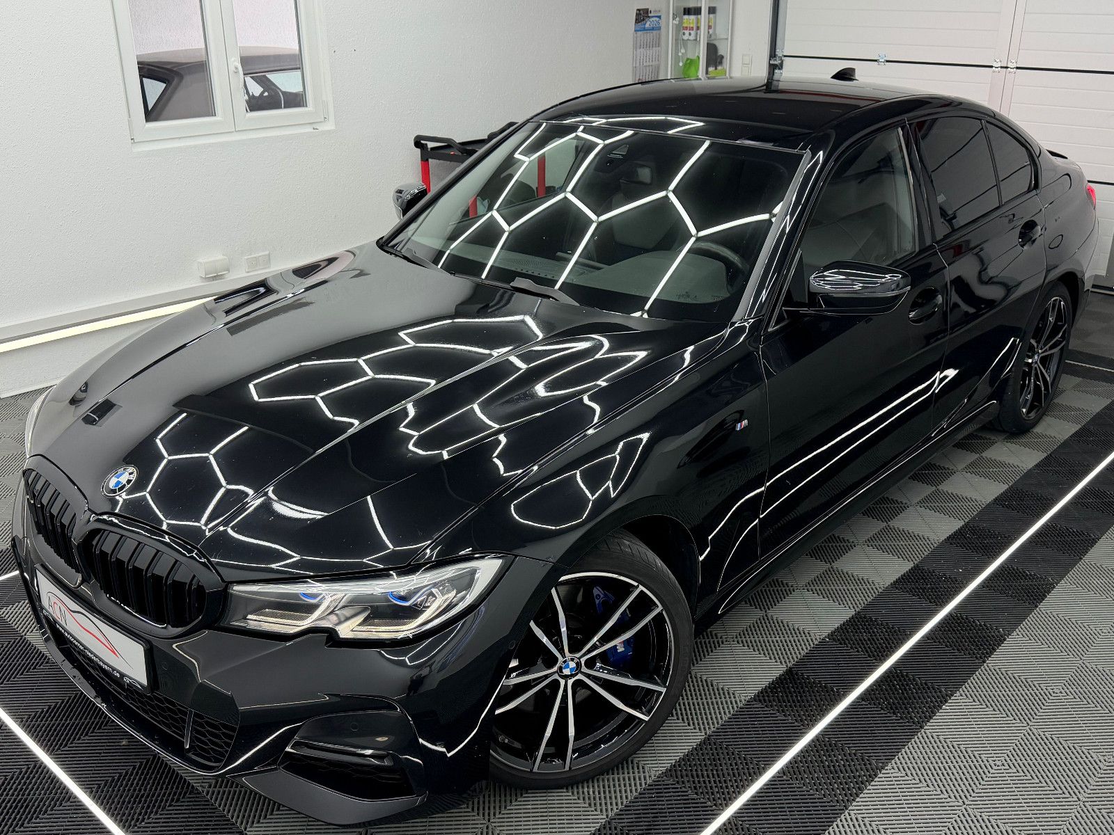 Fahrzeugabbildung BMW 330 i Lim. M SPORT/HIFI/VRTL+/DAB+/KAMERA/LASER