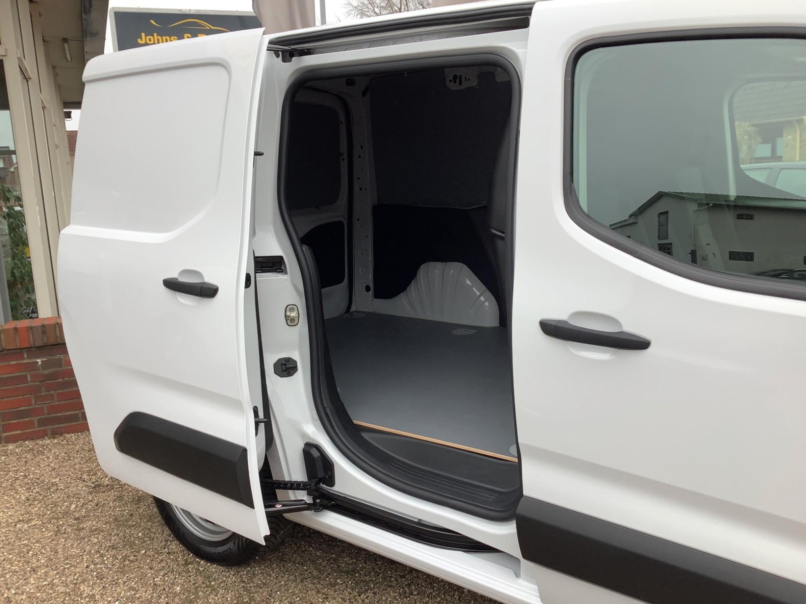 Peugeot Partner 1,5 BLUE HDI / AHK/ALLWETTERREIFEN/CAM