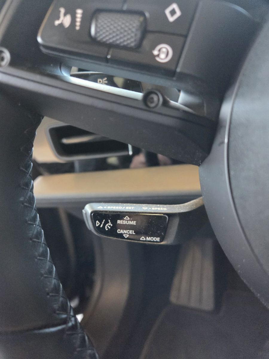 Fahrzeugabbildung Porsche Taycan Basis/Panodach/Sportchrono/21 Zoll