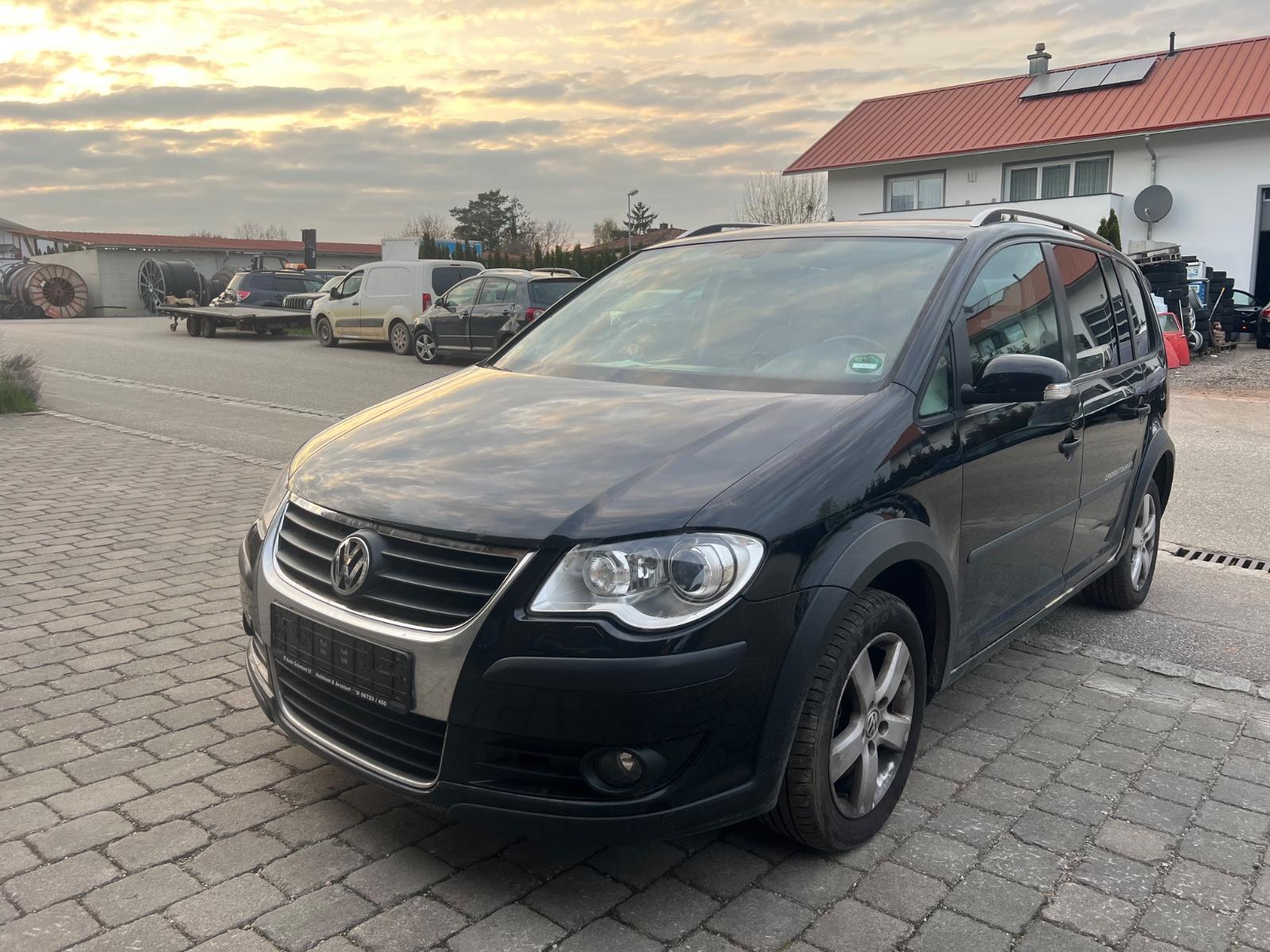 Volkswagen Touran Cross 2.0 TDI*7-SITZ*NAVI*TEMP*PDC*