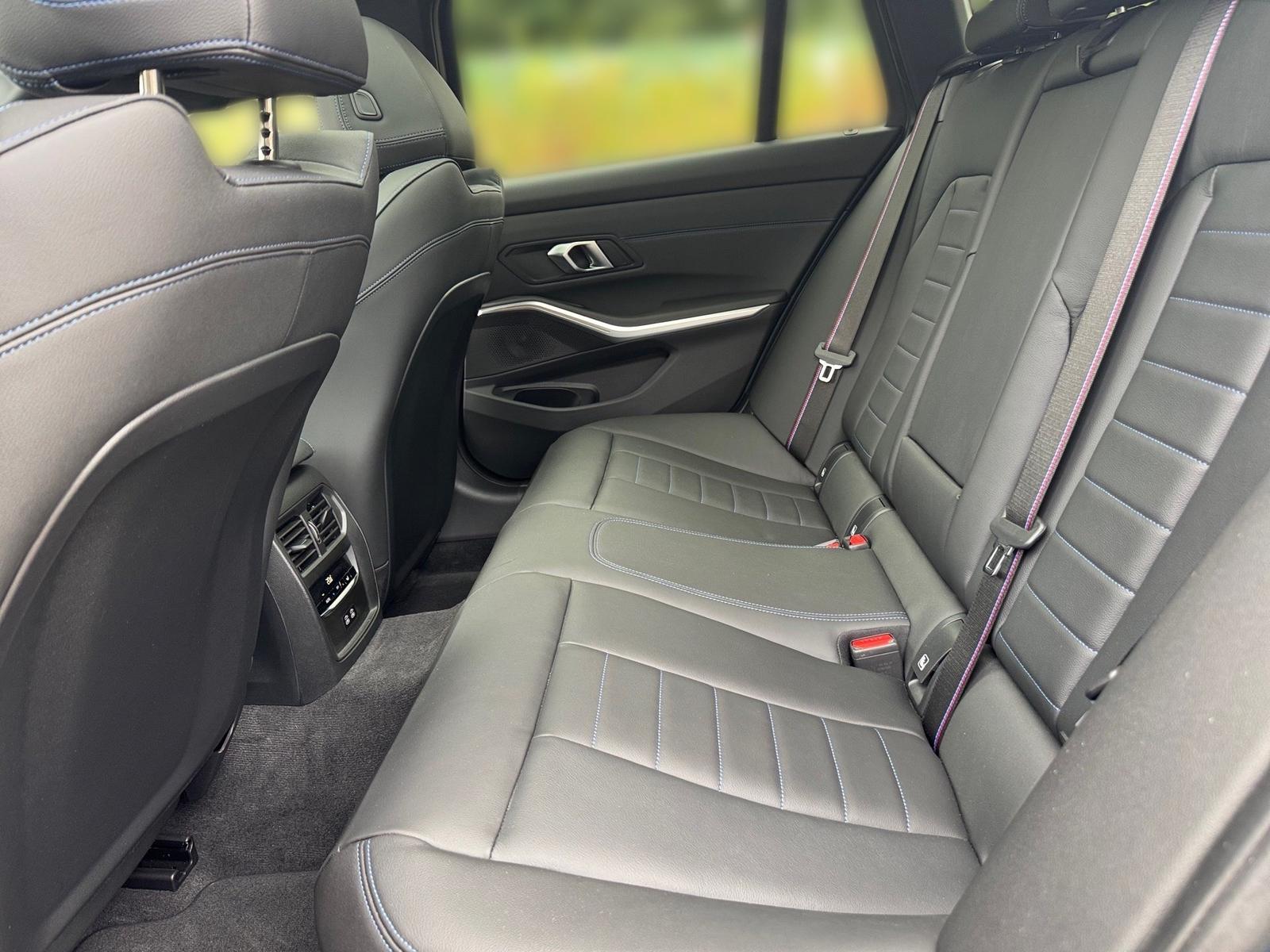 BMW M340d xDrive Touring; AHK, Pano, Komortzugang