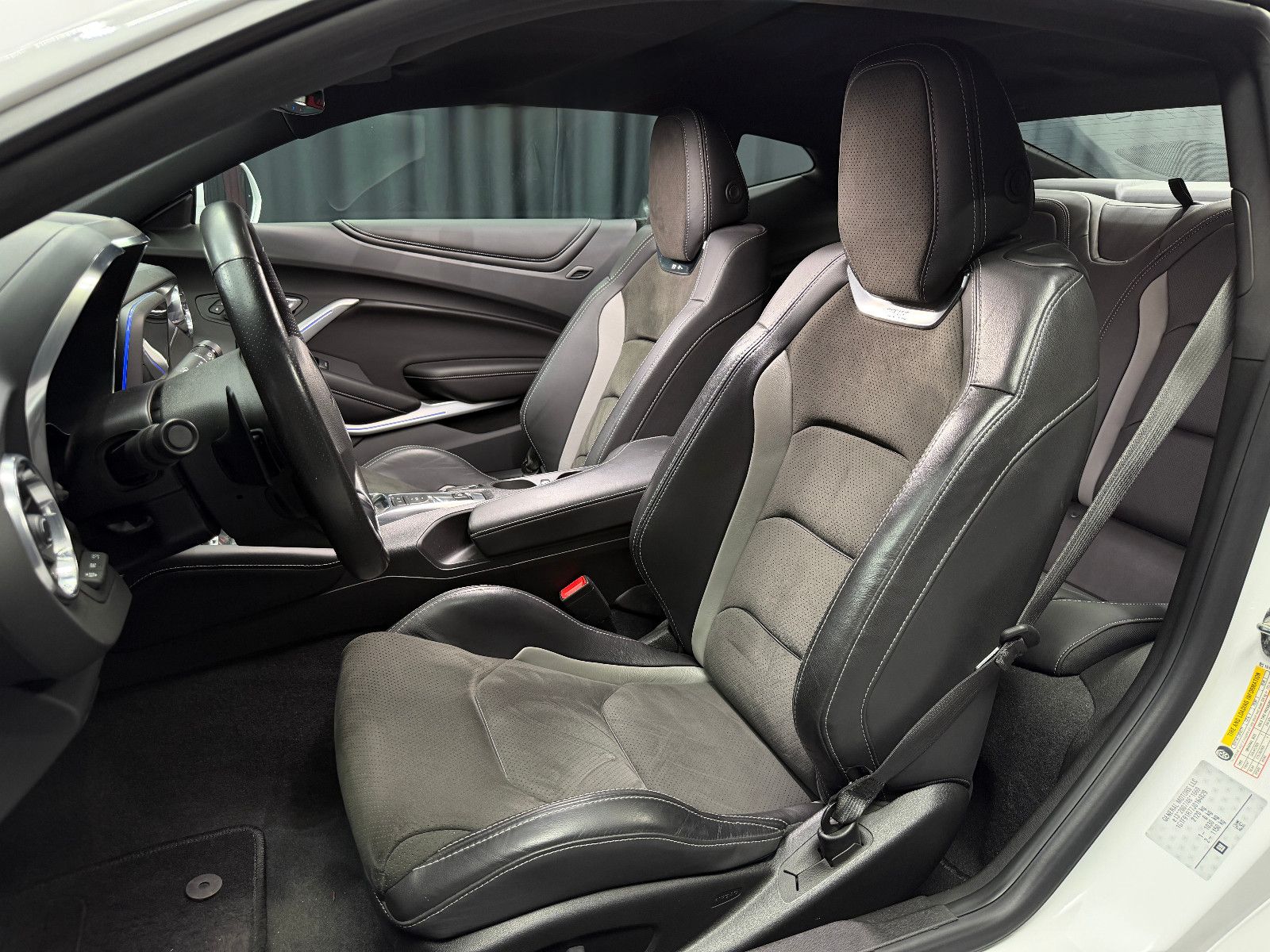 Fahrzeugabbildung Chevrolet Camaro Coupé V8|SCHALTER|RECARO|DEUTSCHES FZG|