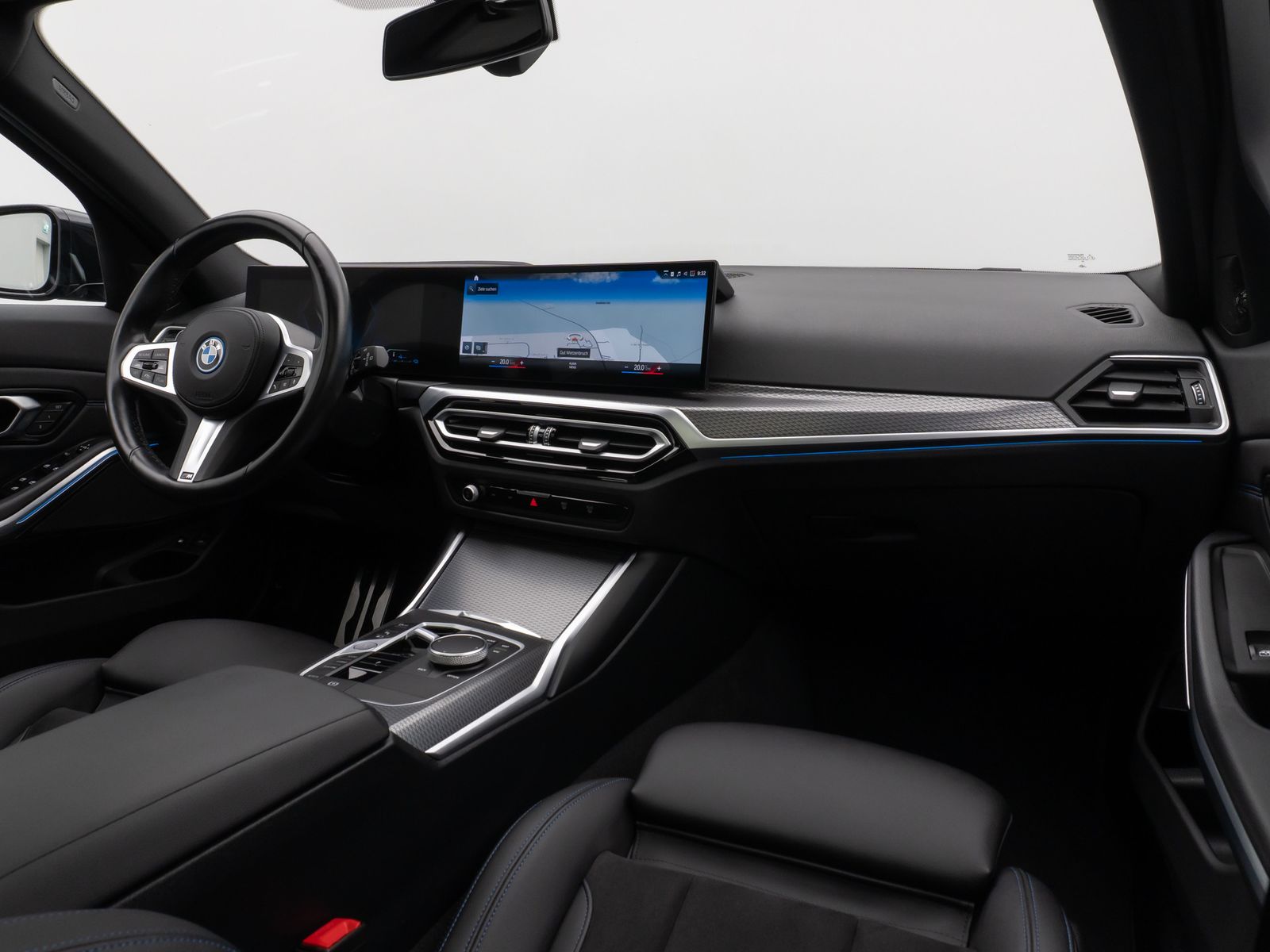 Fahrzeugabbildung BMW 330e xD M Sport Panorama Kamera HUD DAB H/K AHK