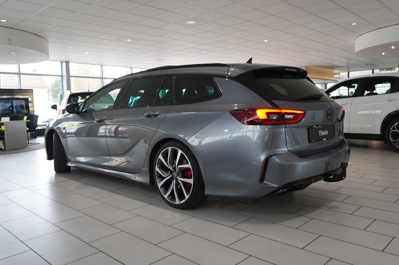 Fahrzeugabbildung Opel Insignia B ST 2.0 GSI PERFORM. NAVI/LED/360°/AHK
