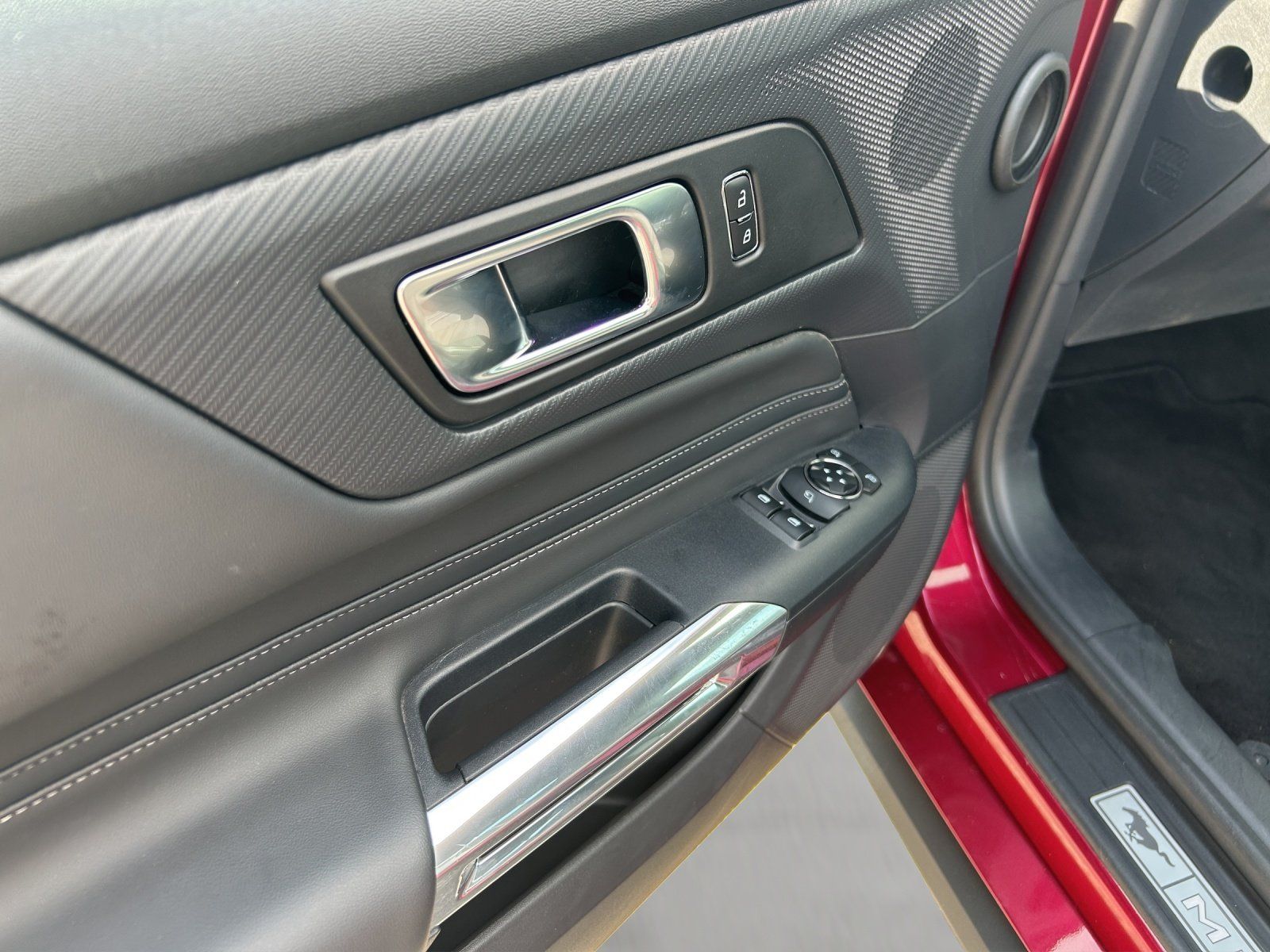 Fahrzeugabbildung Ford Mustang Fastback GT Nite Pony Paket MagneRide