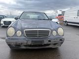 Mercedes-Benz Mercedes E 220CDI Automatik - gebrauchte Mercedes-Benz E 220 aus dem Jahr 2001