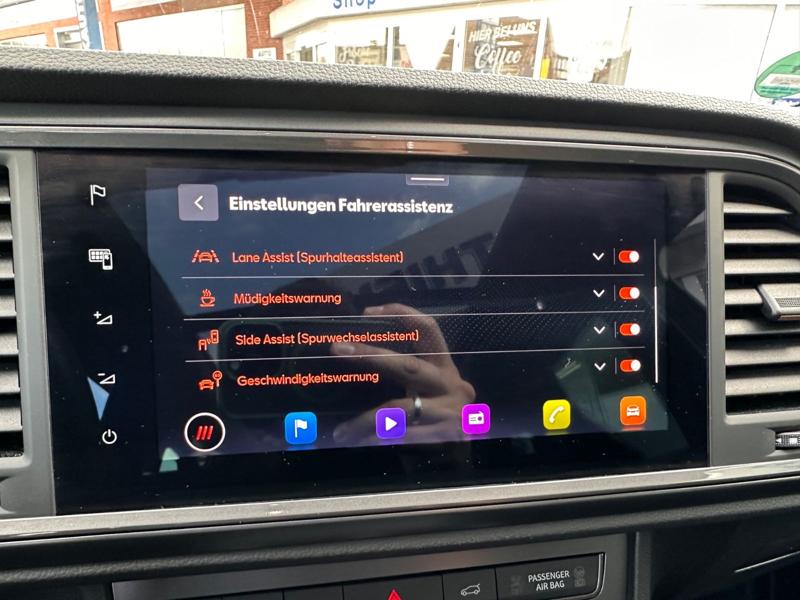 Fahrzeugabbildung CUPRA Ateca 1.5 TSI DSG Pano/ACC/Navi/LED/SHZG/Travel