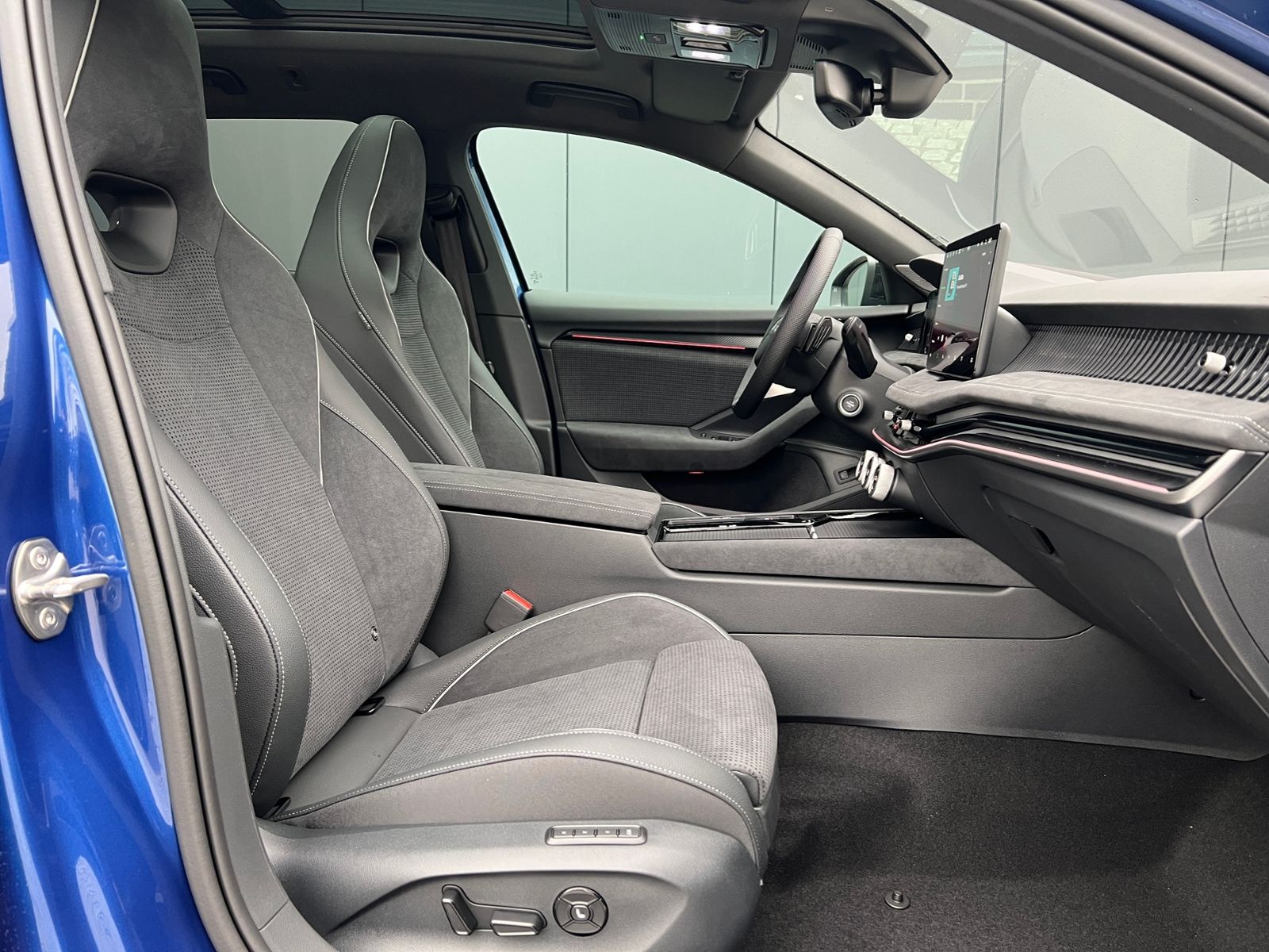 Fahrzeugabbildung SKODA Superb Combi  Sportline 2.0 TDI 4x4 DSG *AHK, Na