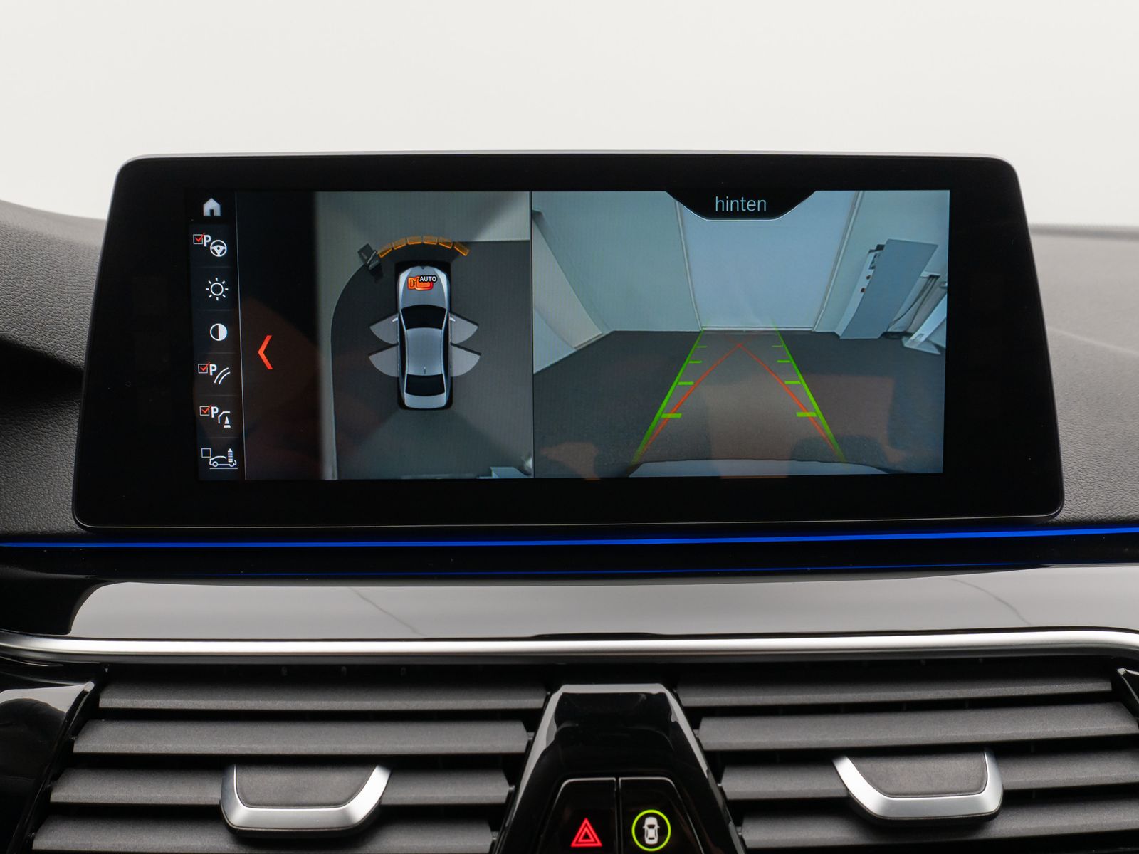 Fahrzeugabbildung BMW 530e iP Sport Line 360°HUD HiFi SoftCl Komfort