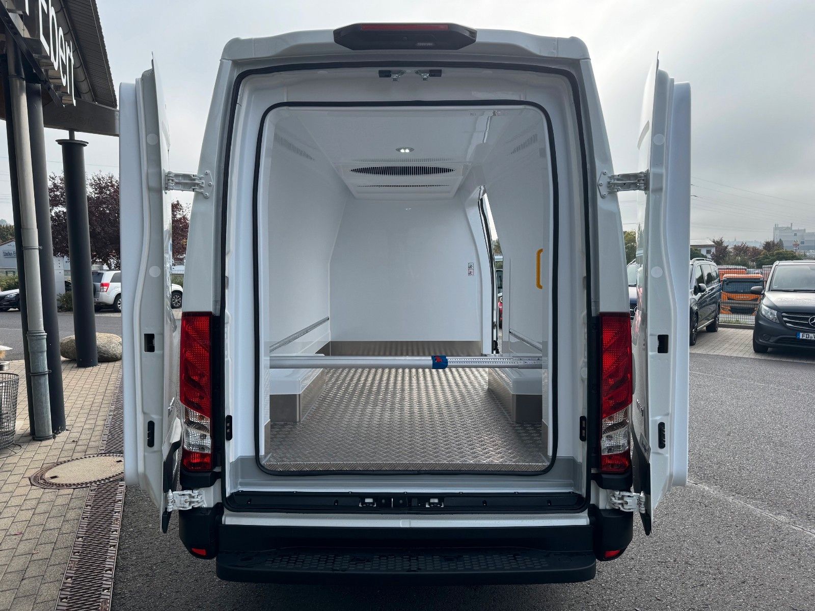 Fahrzeugabbildung Iveco Daily 35S16 A8 *Standkühlung*Kamera*Automatik*3x