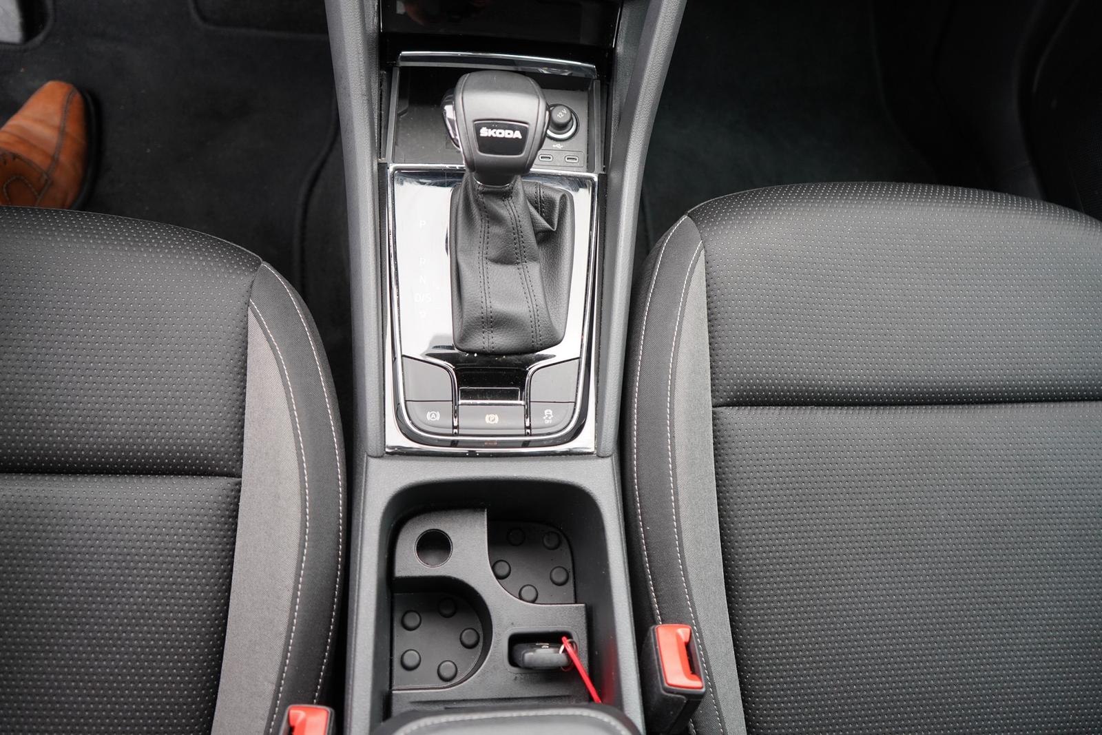 Skoda Karoq 1.5 TSI Tour DSG LED Navi Kamera PDC DAB