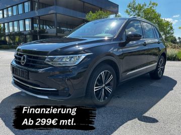 Volkswagen Tiguan - 1