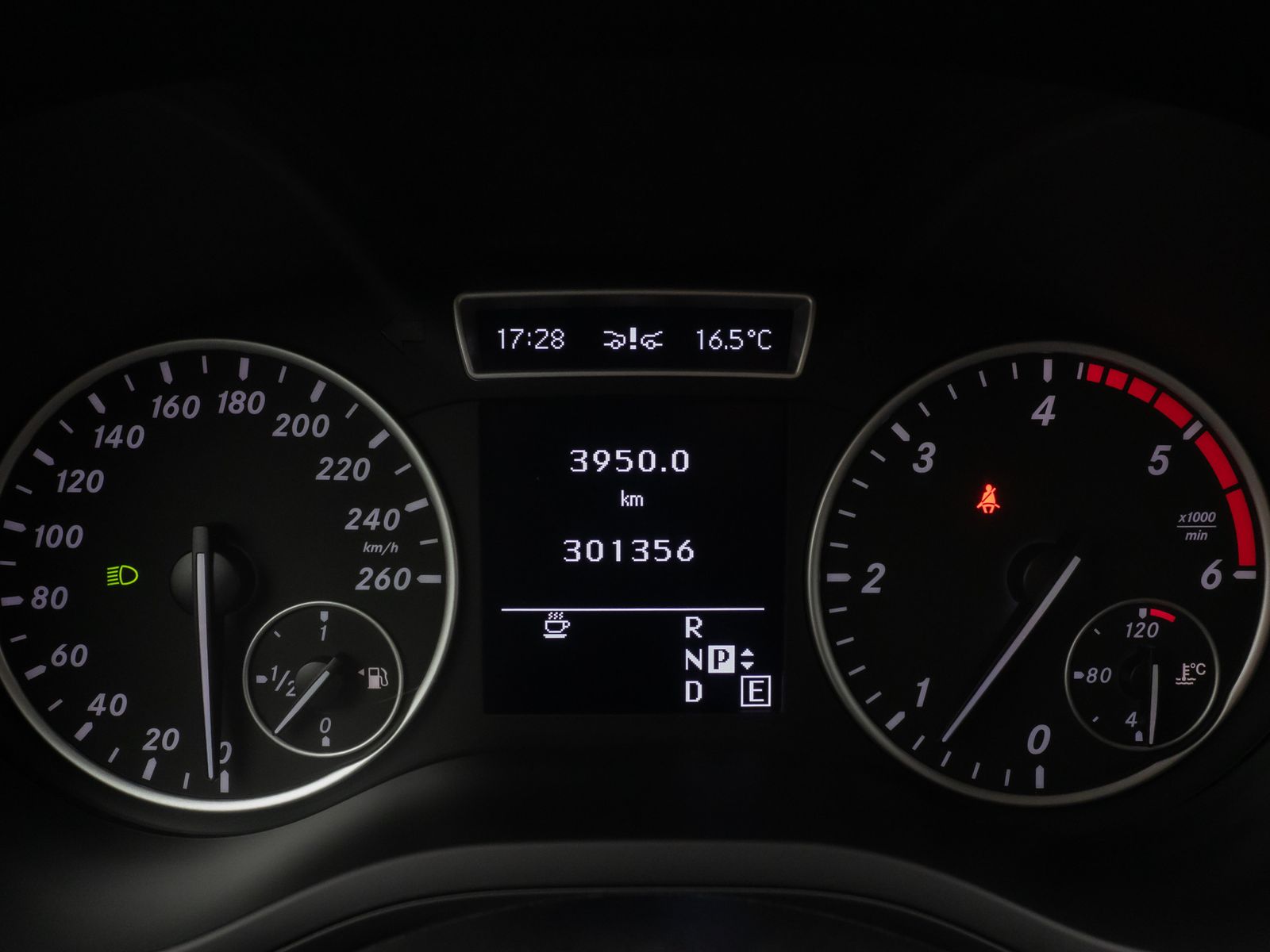 Fahrzeugabbildung Mercedes-Benz B 180 CDI Navi Sitzhzg Bi-Xenon PDC Klimaautomat