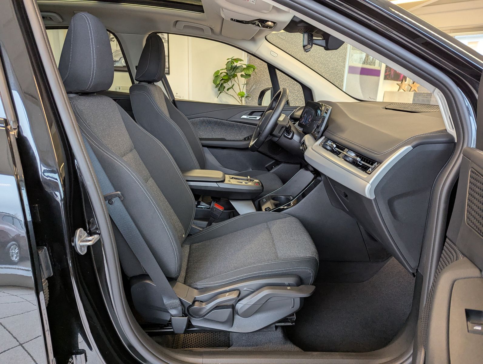 BMW 220 Active Tourer Aut AHK Pano Cam Travel-Paket - Image 15