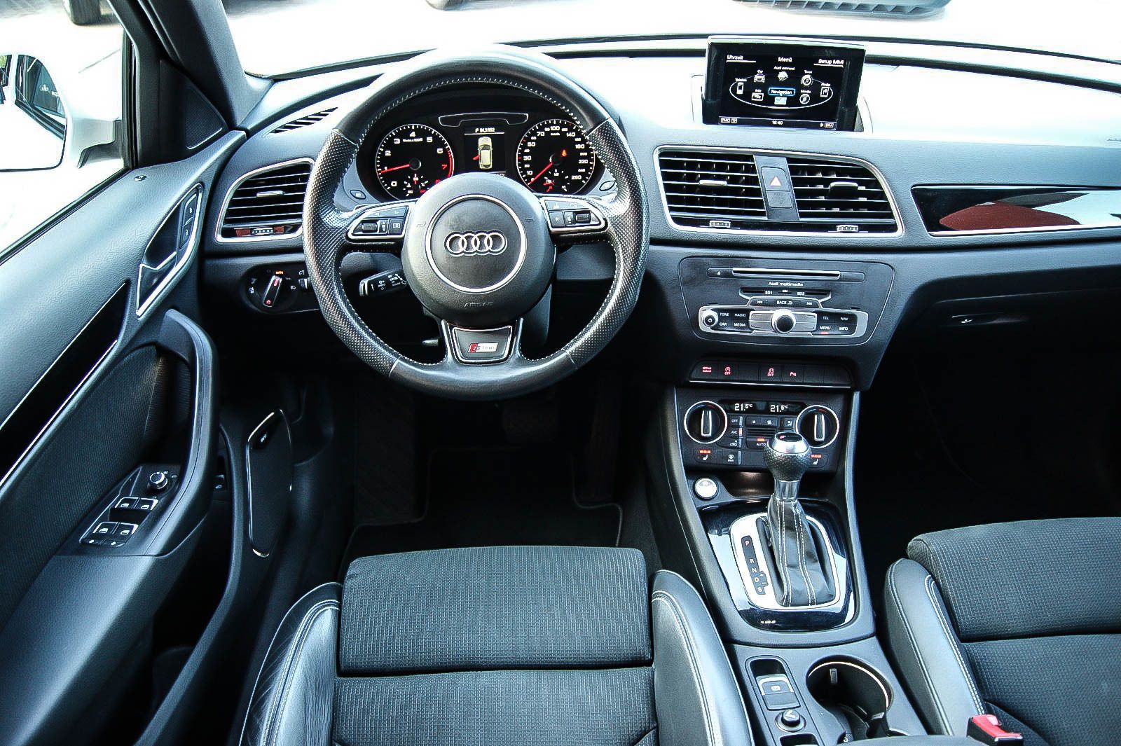 Fahrzeugabbildung Audi Q3 14TSI S-tronic S-LINE PLUS 20-ZOLL PANO BOSE