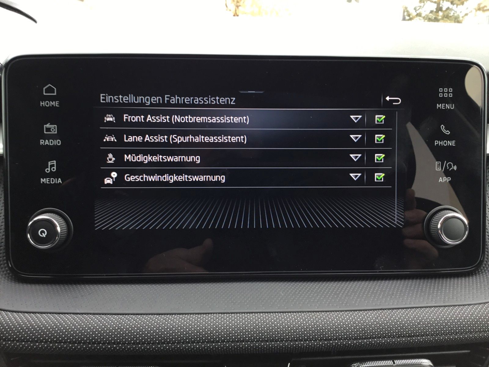 Fahrzeugabbildung SKODA Fabia 1.0l TSI DSG Selection+15"+LED+Sitzheizung