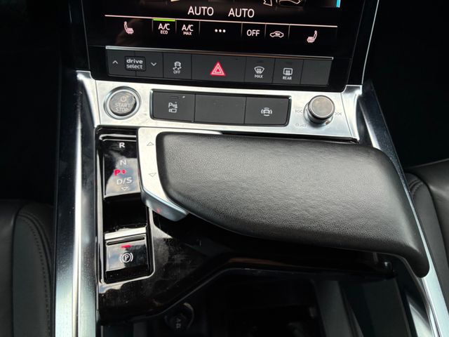 Fahrzeugabbildung Audi e-tron 50 quattro >AHK/LEDER/KAM/NAV/SHZ<