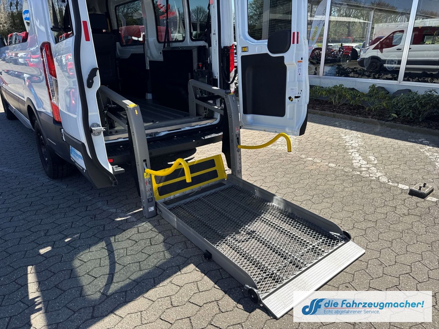 Fahrzeugabbildung Ford Transit Kombi 350 L3 Trend 2.0 TDCi 7-Sitzer KLI