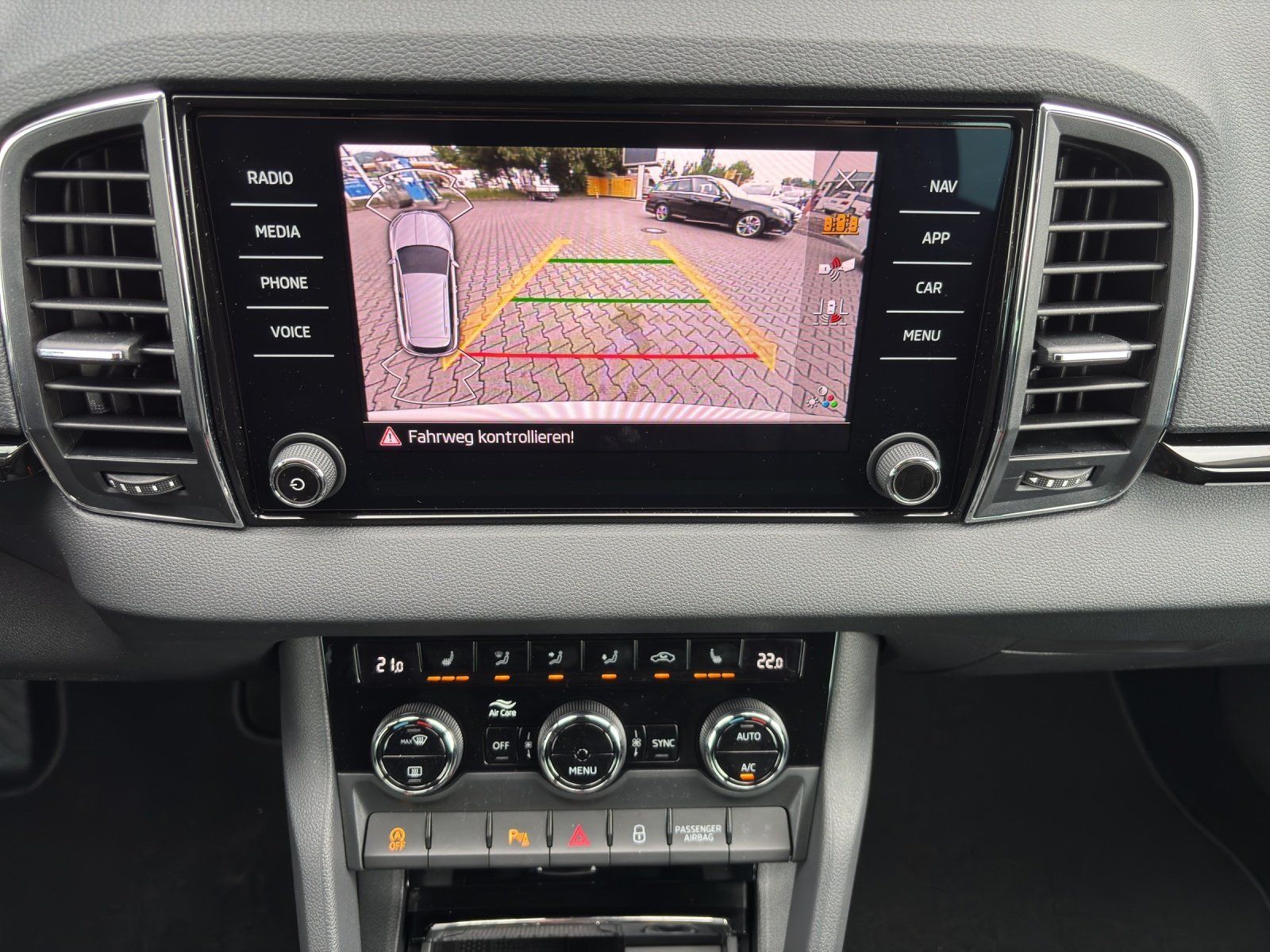Fahrzeugabbildung SKODA Karoq Balance 1,5 TSI 110 kW DSG MATRIX/RFK/AHK