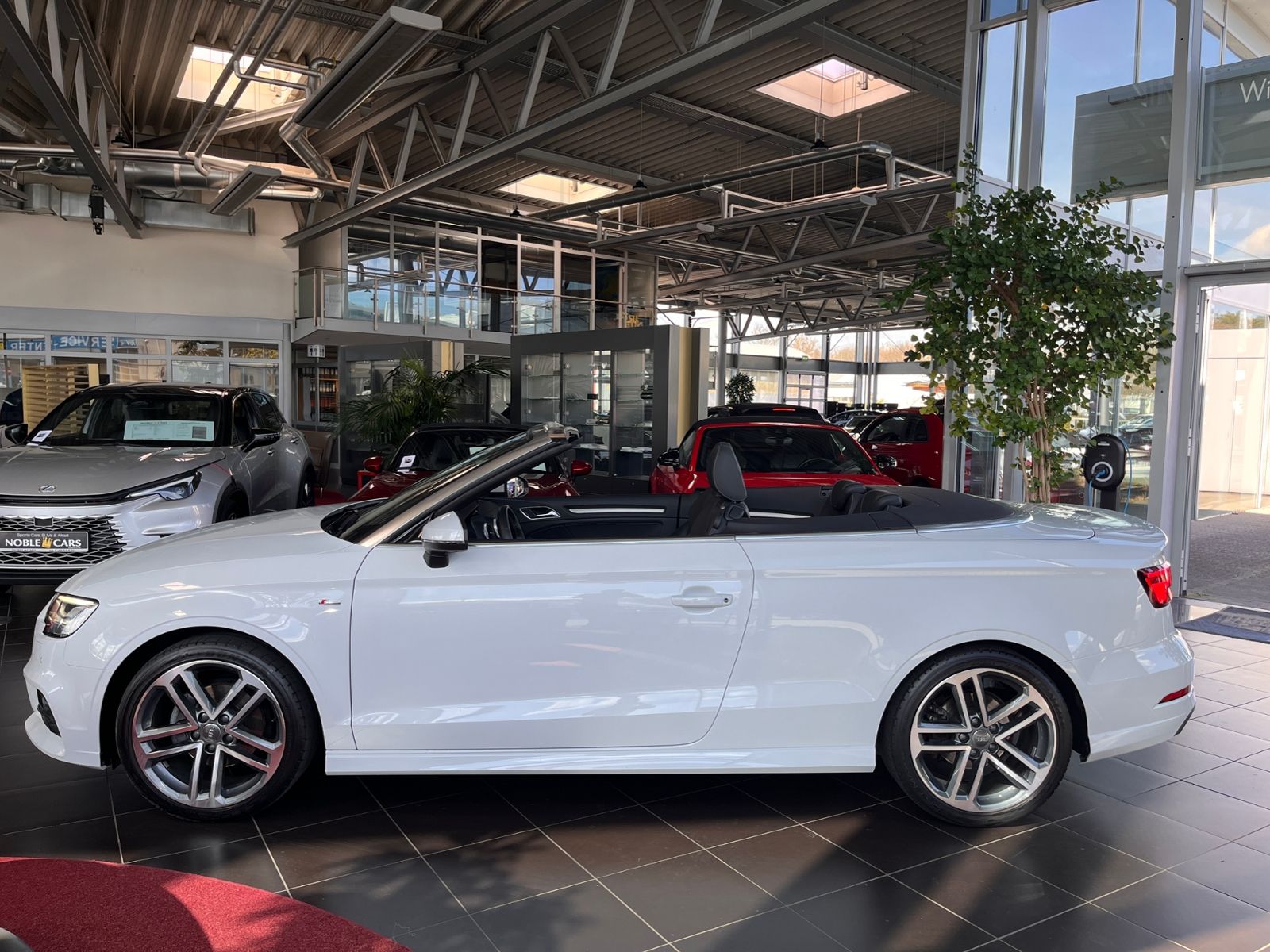 Fahrzeugabbildung Audi A3 Cabriolet 35 TFSI S line sport LED NAV PDC