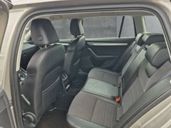 Fahrzeugabbildung Octavia Combi Elegance 1.8 TSI AHK Navi Bi-Xenon