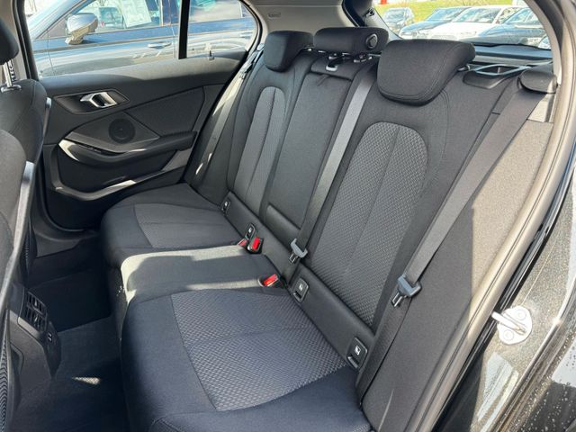 Fahrzeugabbildung BMW 118 i Advantage >AUT/NAVI/LED/SHZ/PDC<