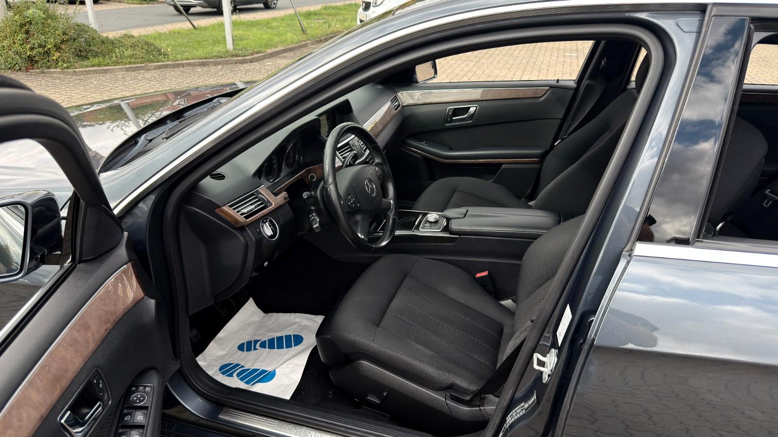 Mercedes-Benz E 220 Elegance *Automatik*AMG-Paket*Xenon*
