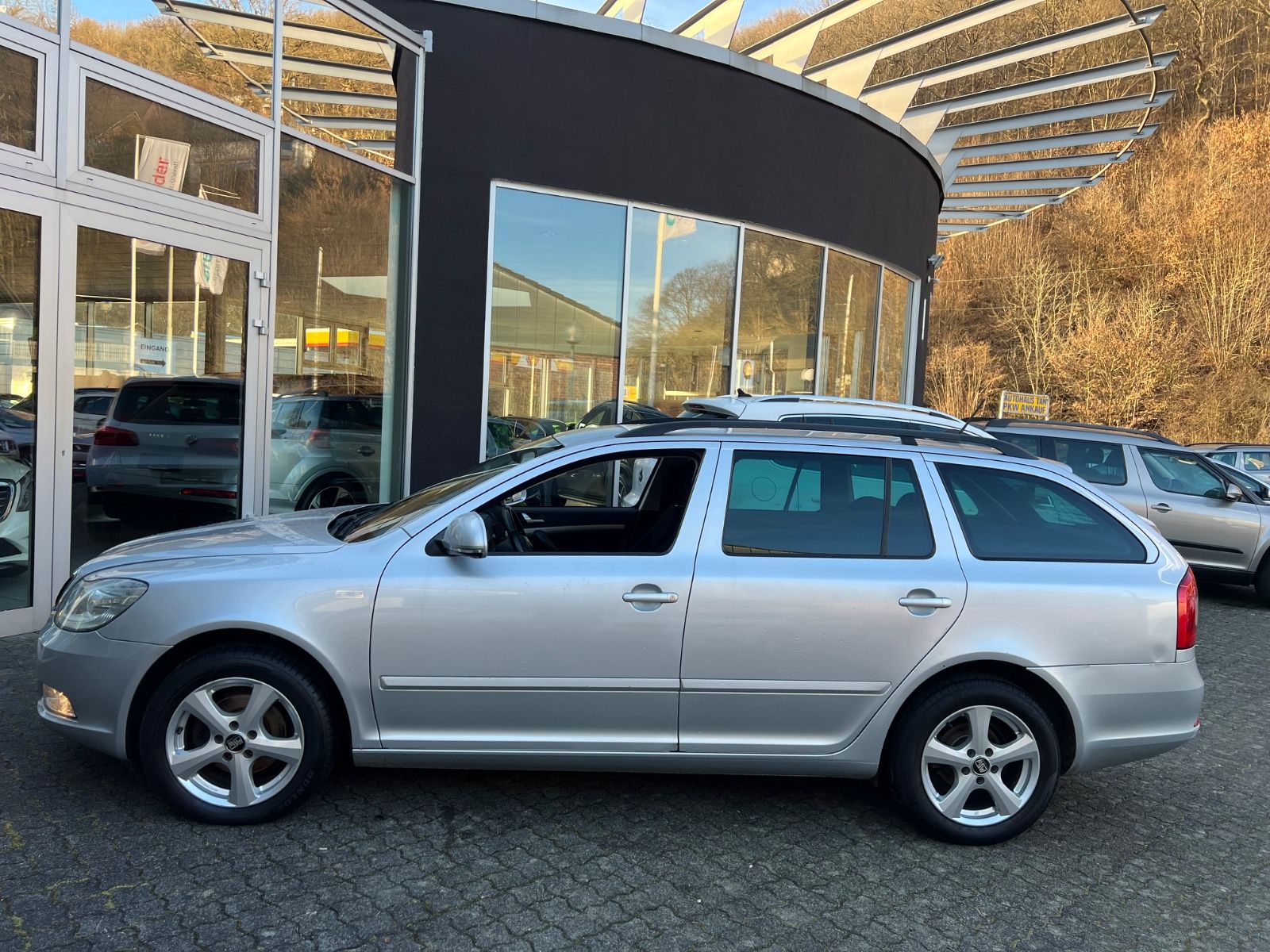 Fahrzeugabbildung SKODA Octavia 1.6 TDI Combi Family * NAVI *AHK*
