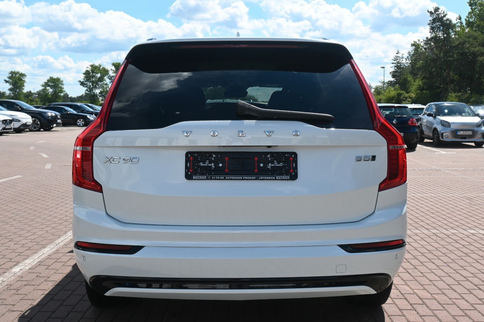 Fahrzeugabbildung Volvo B5D Ultimate Dark HK*HUD*PANO*STHZ*360*STHZ*AHK*