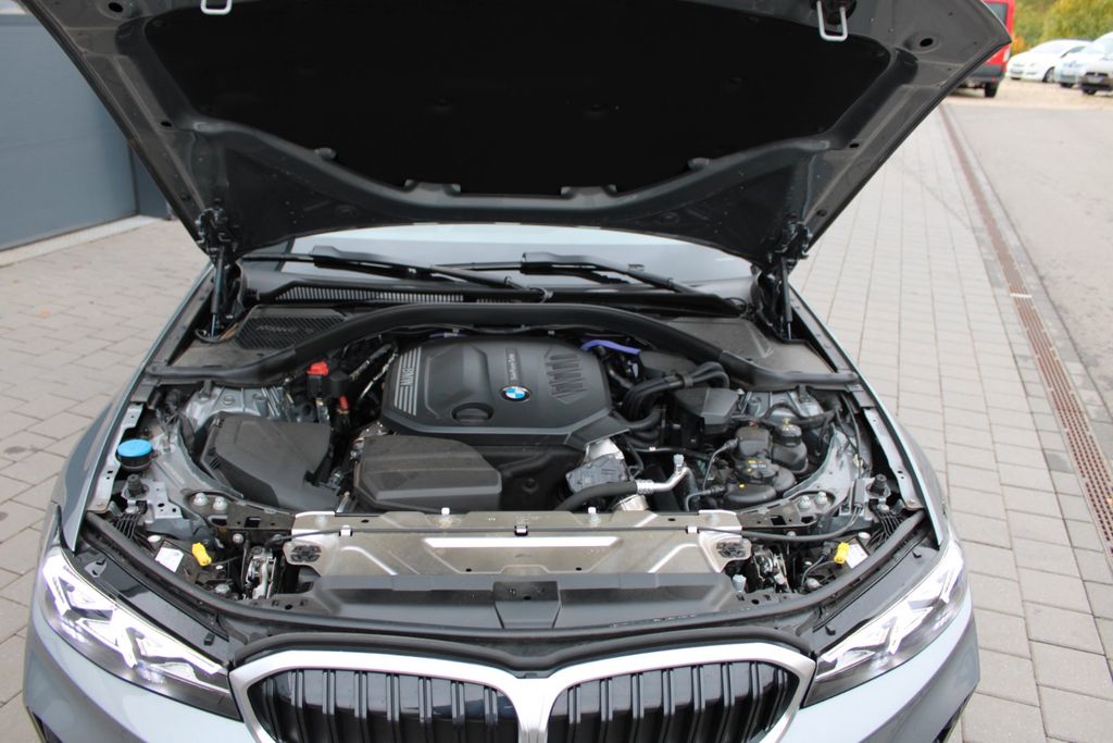 BMW 318d Touring AUT SHZ NAVI PDC LED KLIMAAUT