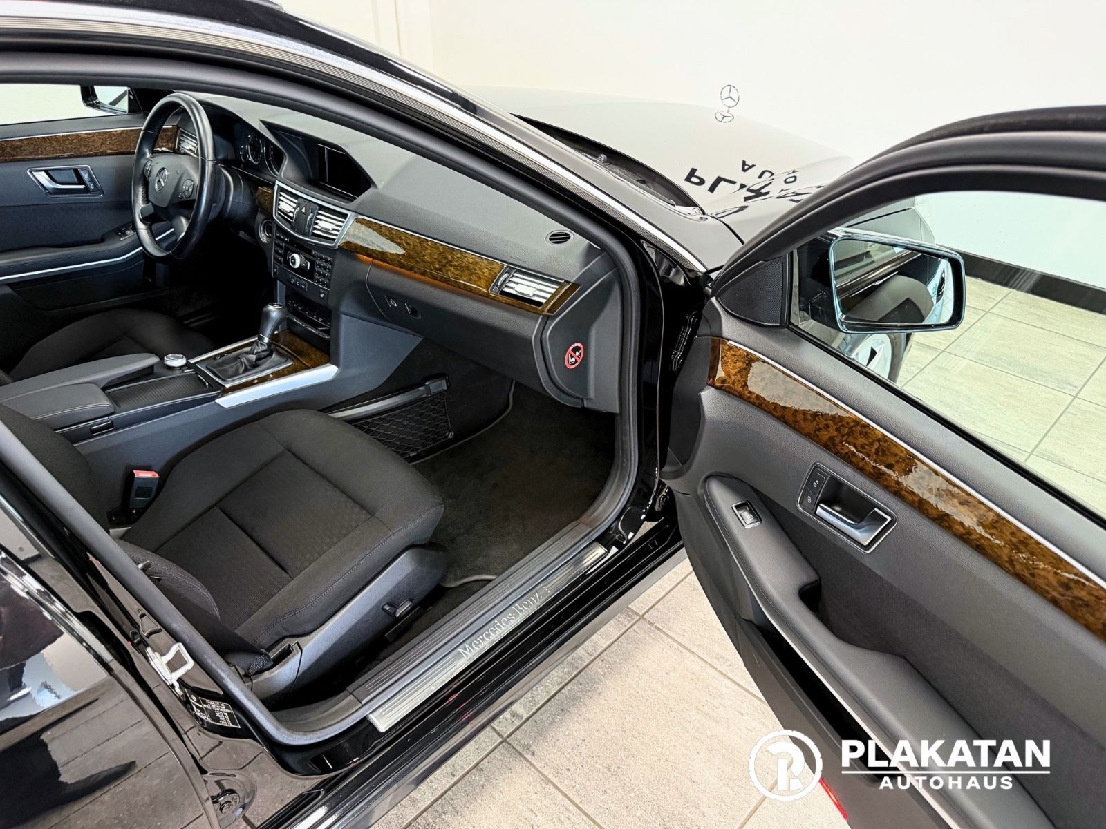 Fahrzeugabbildung Mercedes-Benz E 200 T-Modell Abst-Tempomat Navi MB-Service