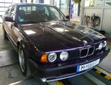 BMW M5 E34 mit KW-Competition-Sportfahrwerk - BMW M5: E34