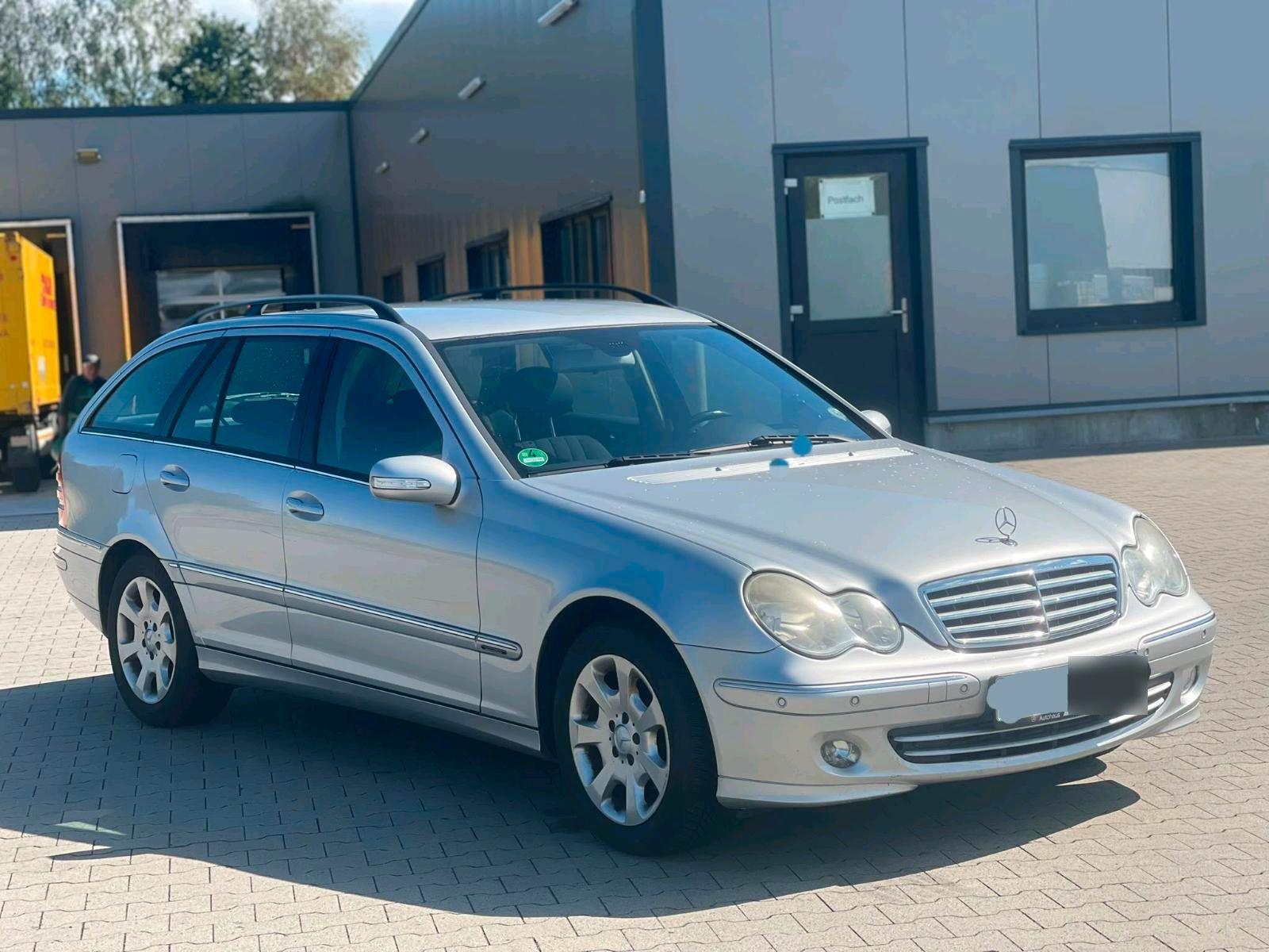 Mercedes-Benz C200 2006 — rear view