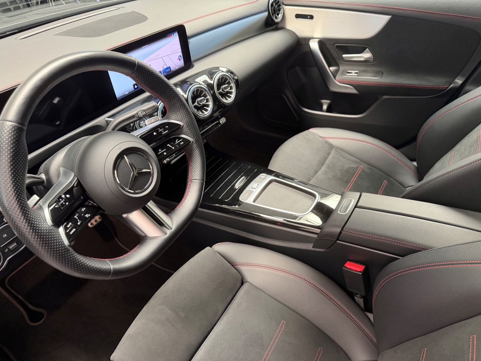 Mercedes-Benz CLA 220 4Matic AMG Line Edition 360° Pano ACC foto 11