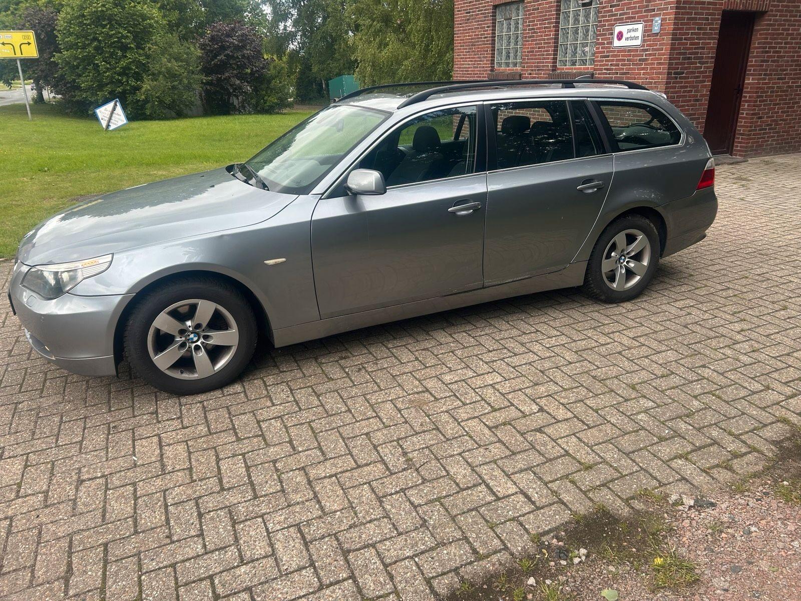 BMW 520 2006 — rear view