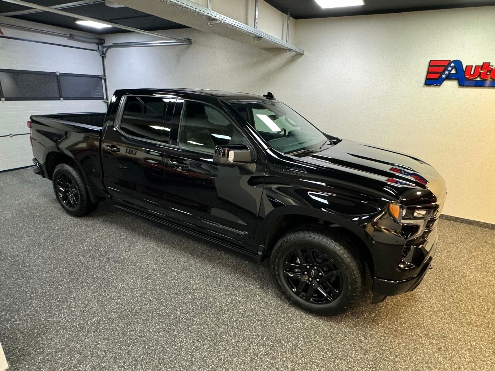 Fahrzeugabbildung Chevrolet 26 SILVERADO MIDNIGHT HIGH COUNTRY 6.2L V8-4x4