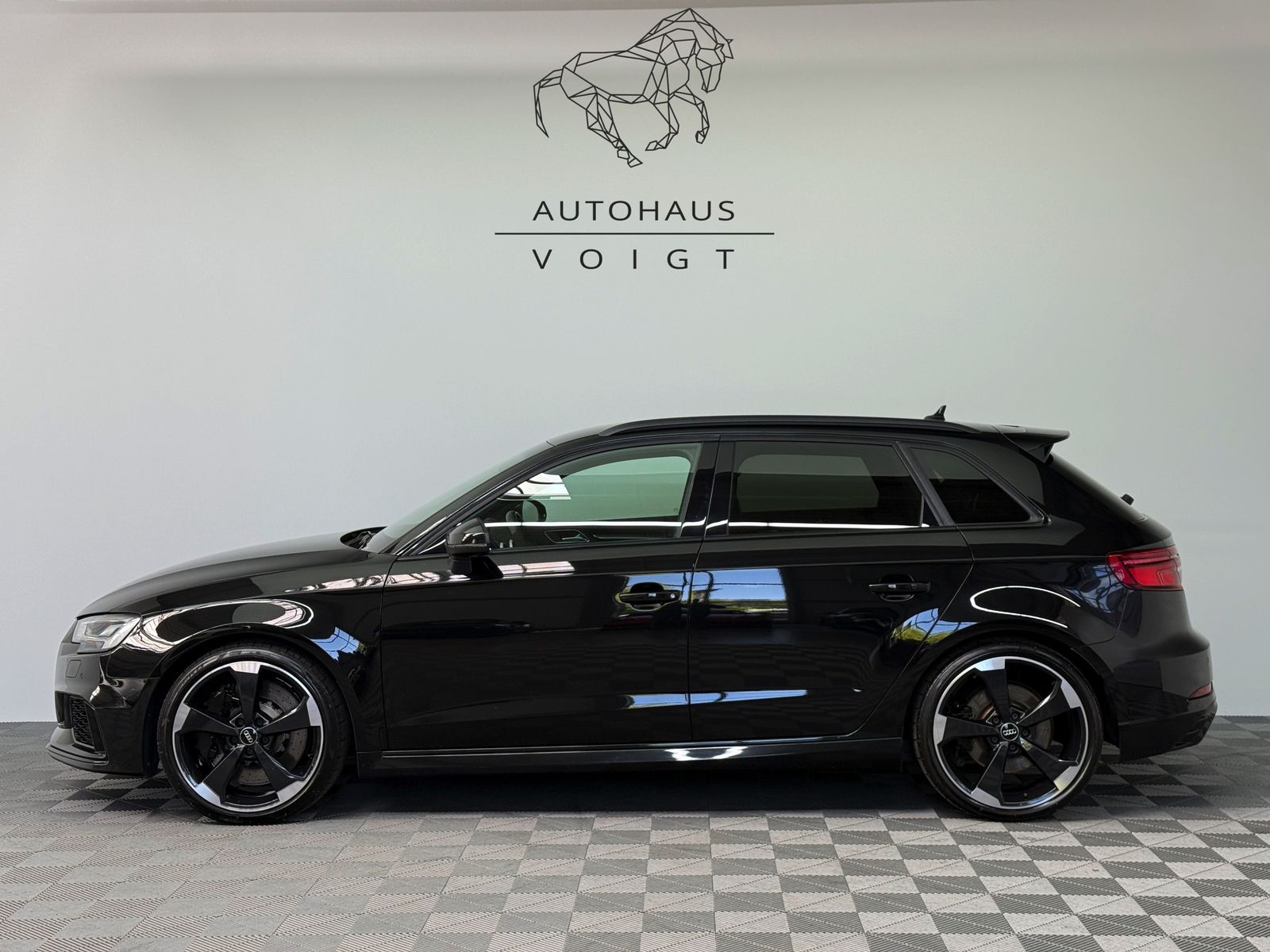 AUDI RS3 2.5 quattro|2.Hand|Schale|Virtual|Matrix|