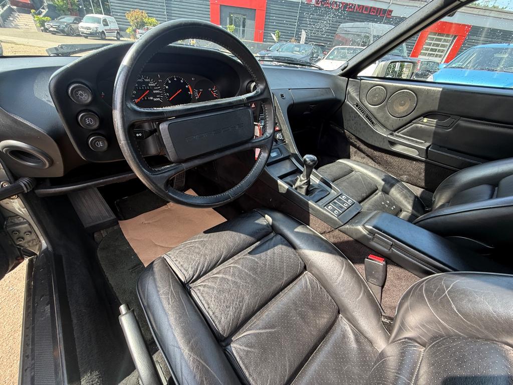 Porsche 928