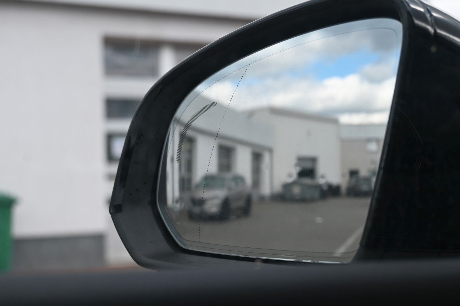 Fahrzeugabbildung Volvo XC40 B4 DKG Ultra Dark*PANO*360°*ACC*AHK